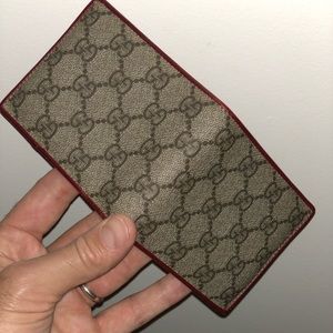 Gucci bi-fold wallet.